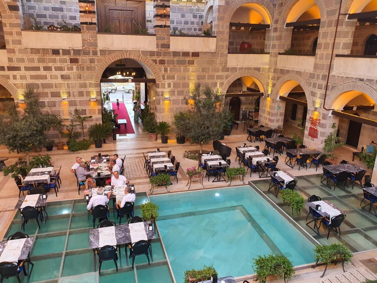 Cesme Kanuni Kervansaray Historical Hotel Buitenkant foto