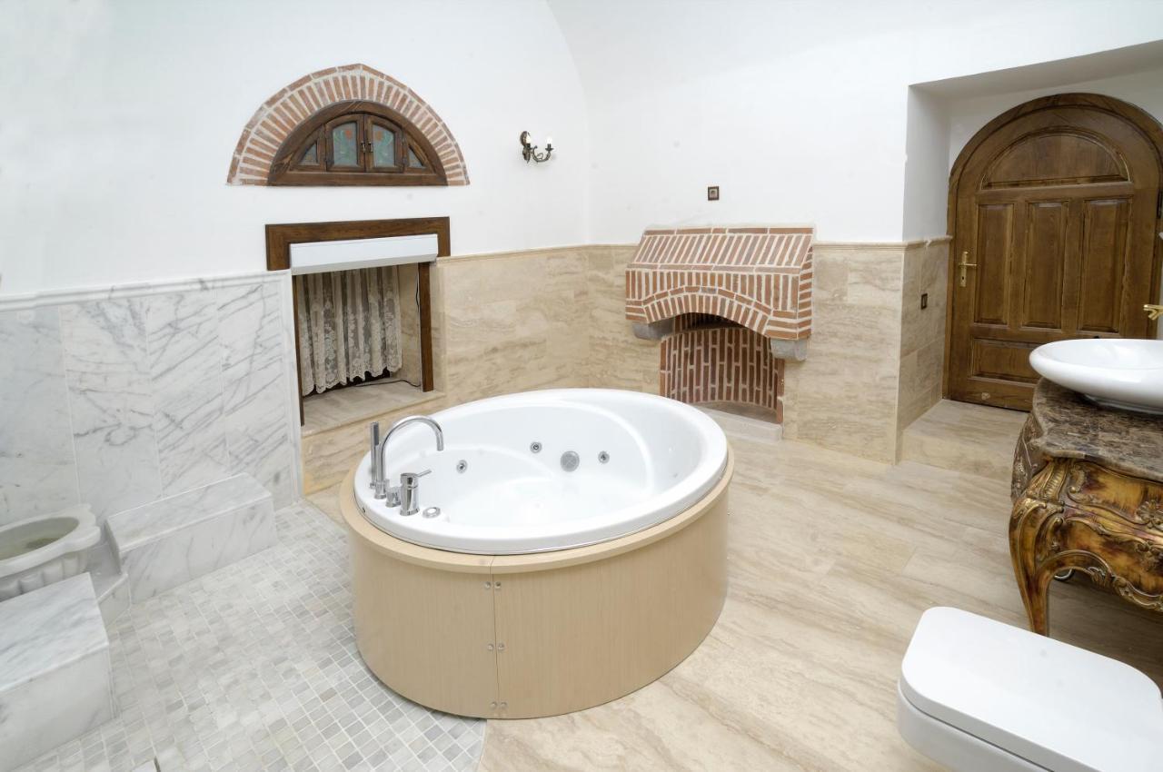 Cesme Kanuni Kervansaray Historical Hotel Buitenkant foto