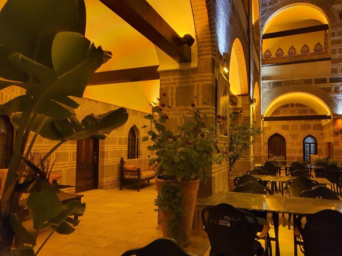 Cesme Kanuni Kervansaray Historical Hotel Buitenkant foto