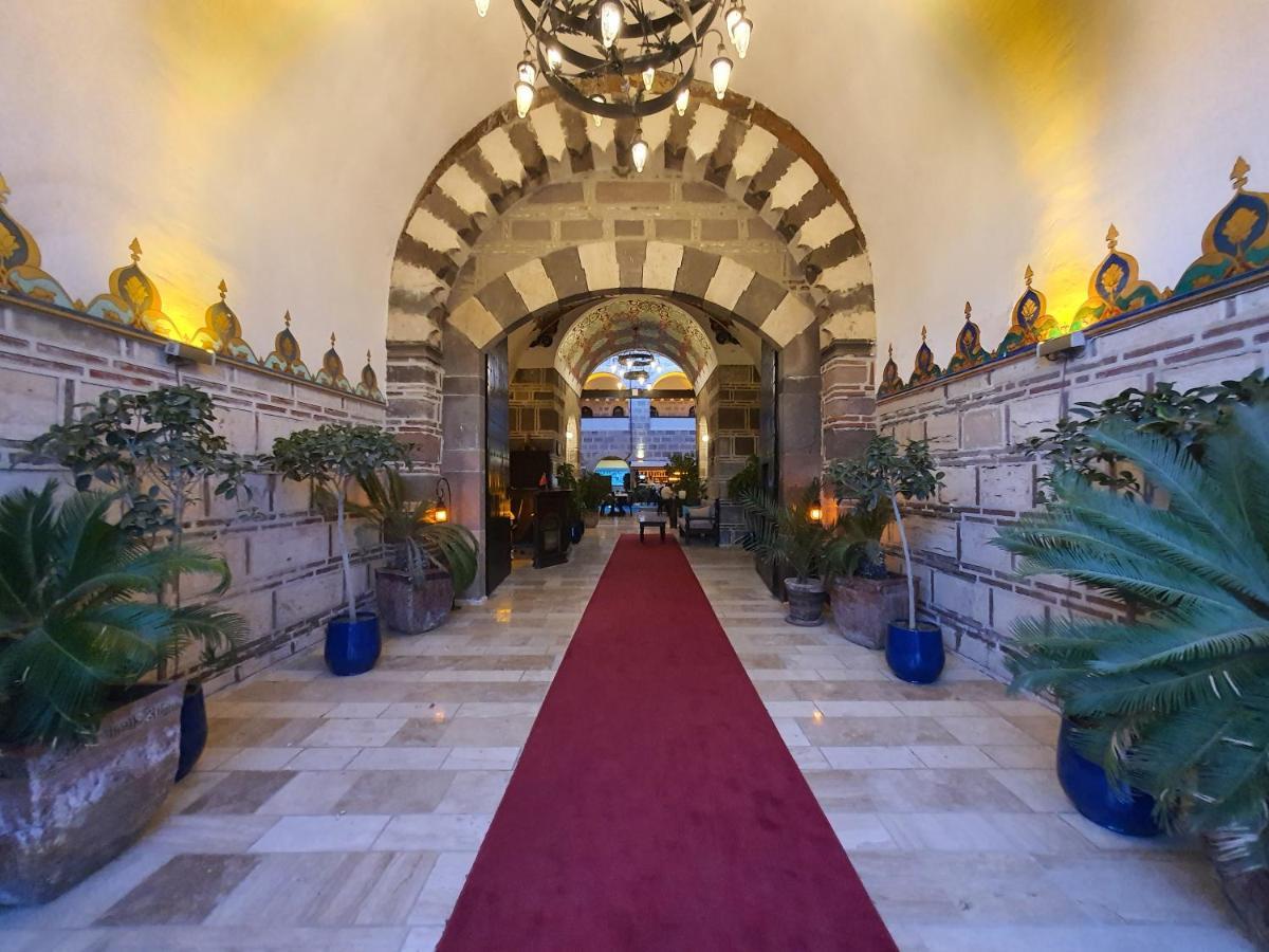 Cesme Kanuni Kervansaray Historical Hotel Buitenkant foto