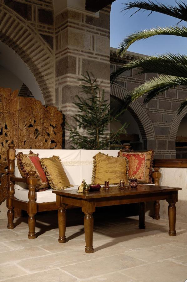 Cesme Kanuni Kervansaray Historical Hotel Buitenkant foto