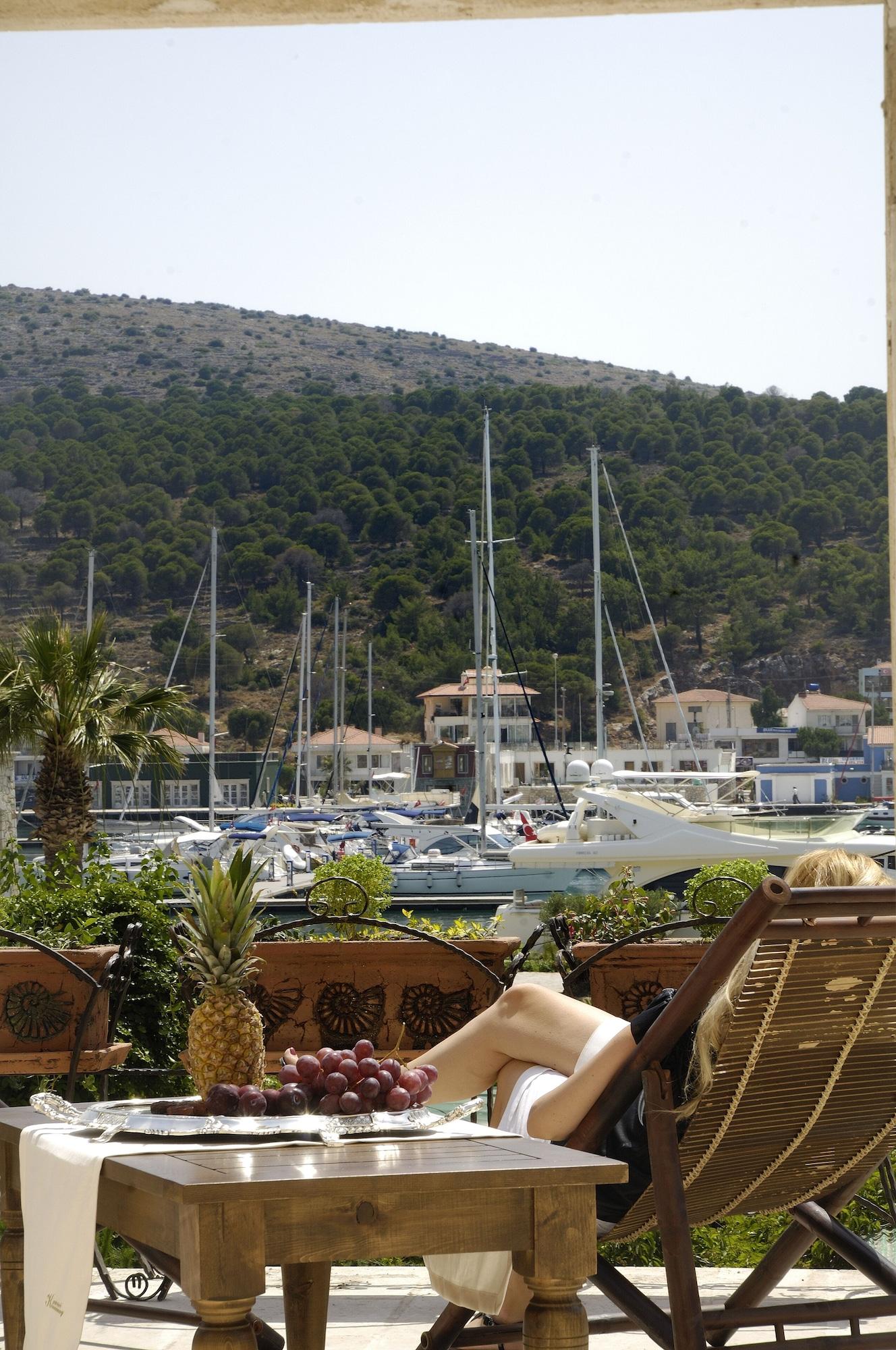 Cesme Kanuni Kervansaray Historical Hotel Buitenkant foto