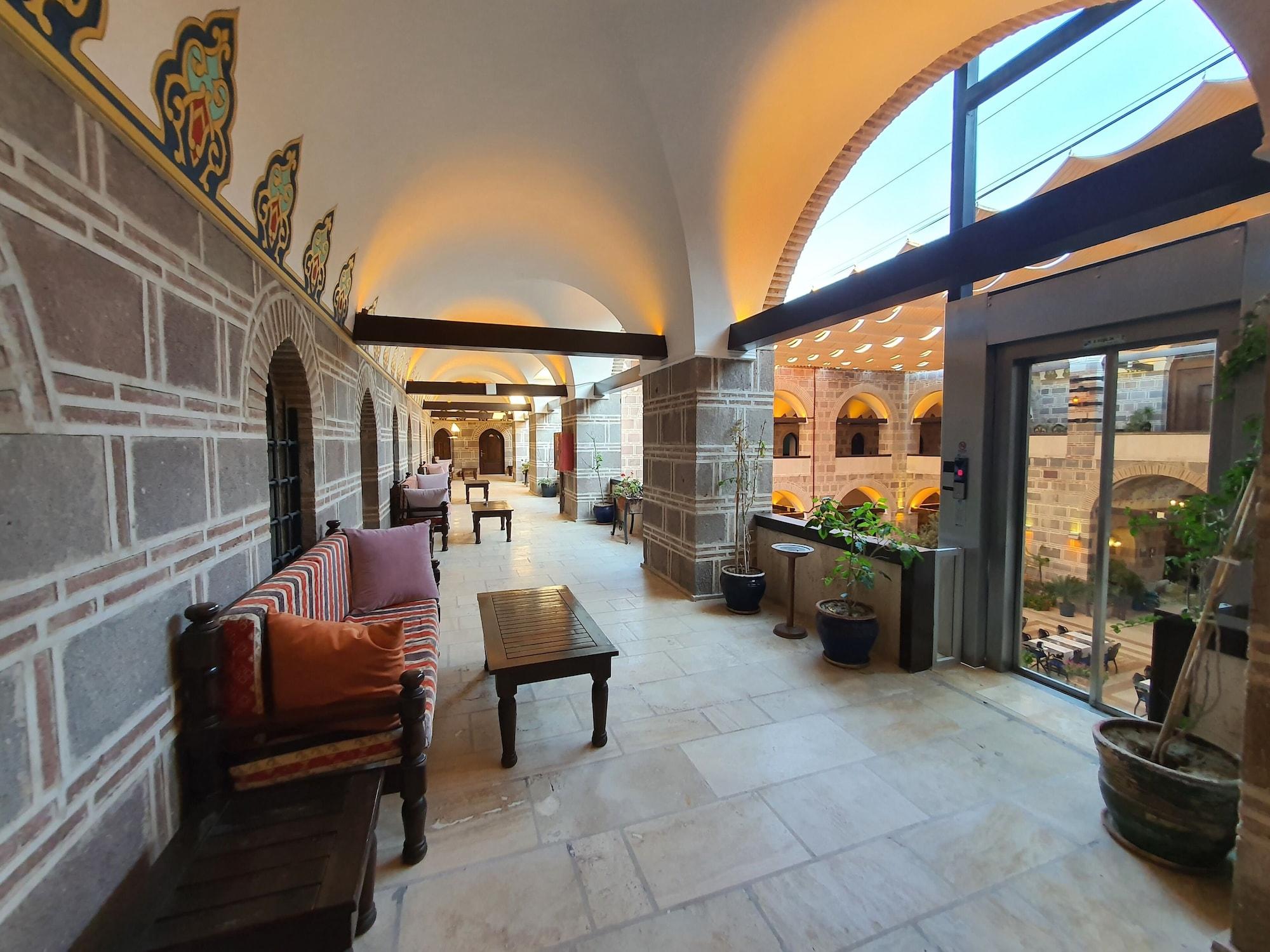 Cesme Kanuni Kervansaray Historical Hotel Buitenkant foto