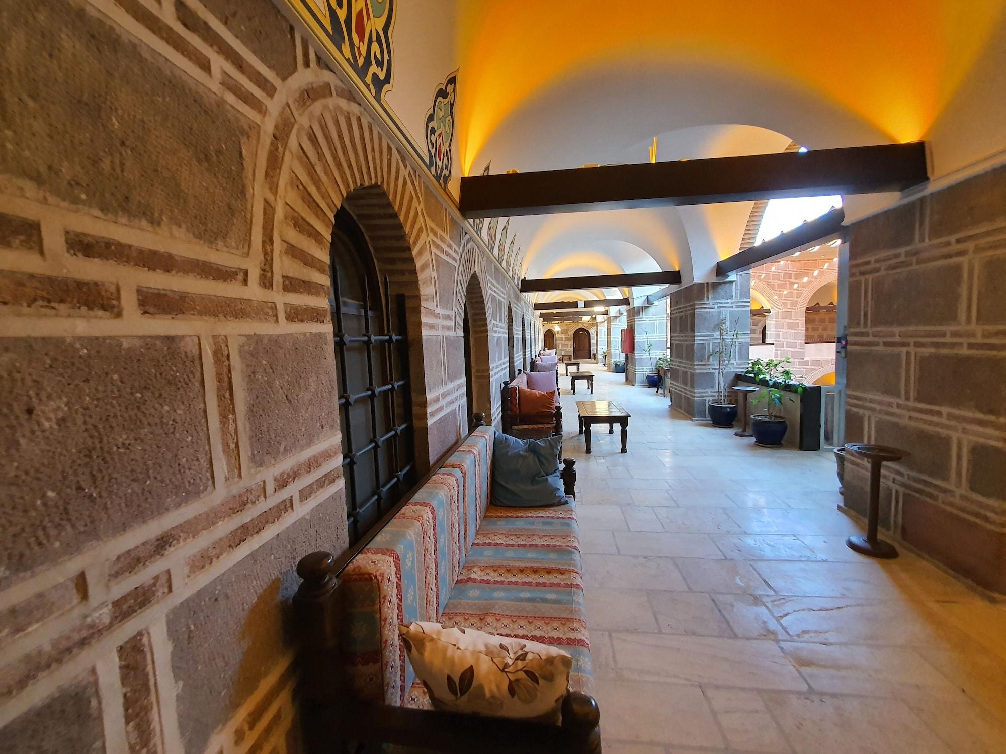Cesme Kanuni Kervansaray Historical Hotel Buitenkant foto