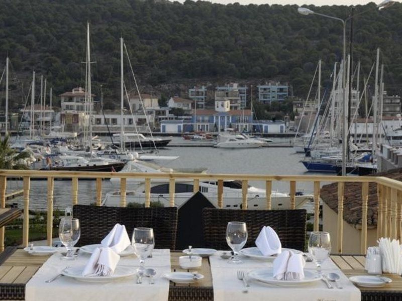 Cesme Kanuni Kervansaray Historical Hotel Buitenkant foto