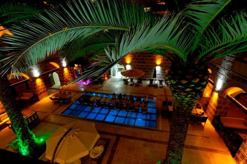 Cesme Kanuni Kervansaray Historical Hotel Buitenkant foto