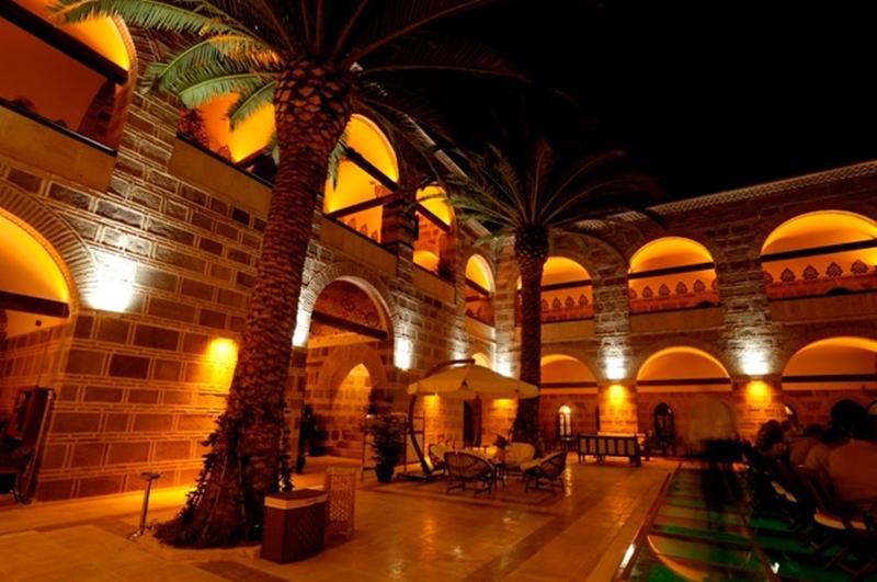 Cesme Kanuni Kervansaray Historical Hotel Buitenkant foto