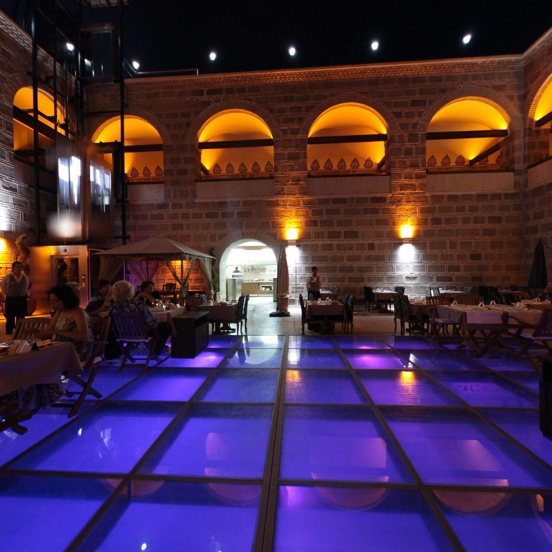 Cesme Kanuni Kervansaray Historical Hotel Buitenkant foto