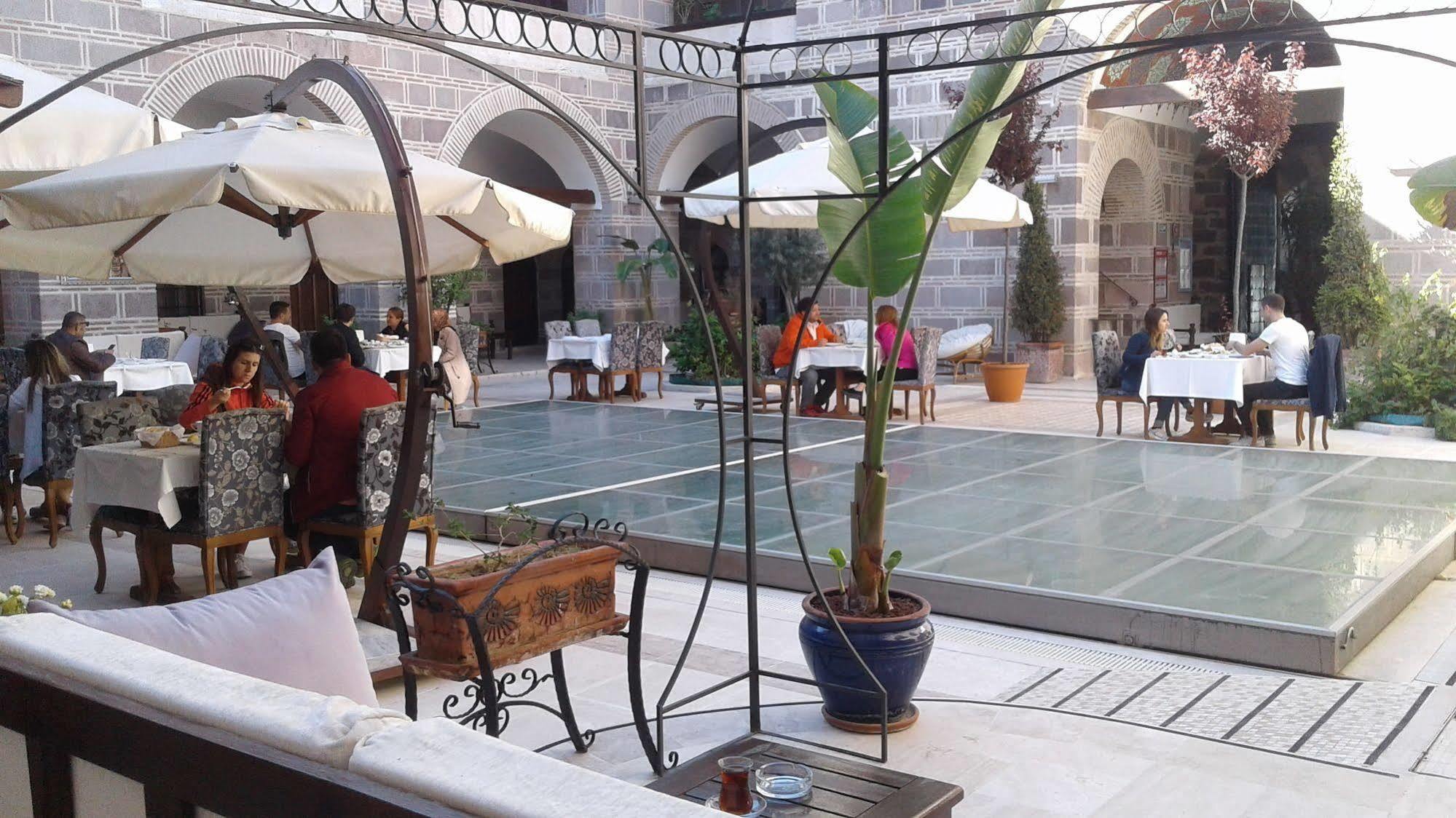 Cesme Kanuni Kervansaray Historical Hotel Buitenkant foto
