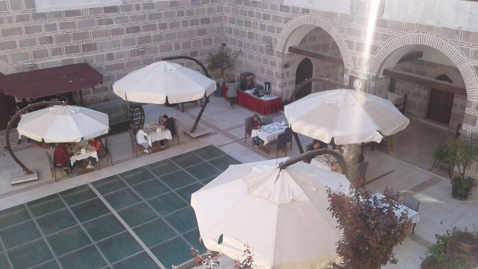 Cesme Kanuni Kervansaray Historical Hotel Buitenkant foto