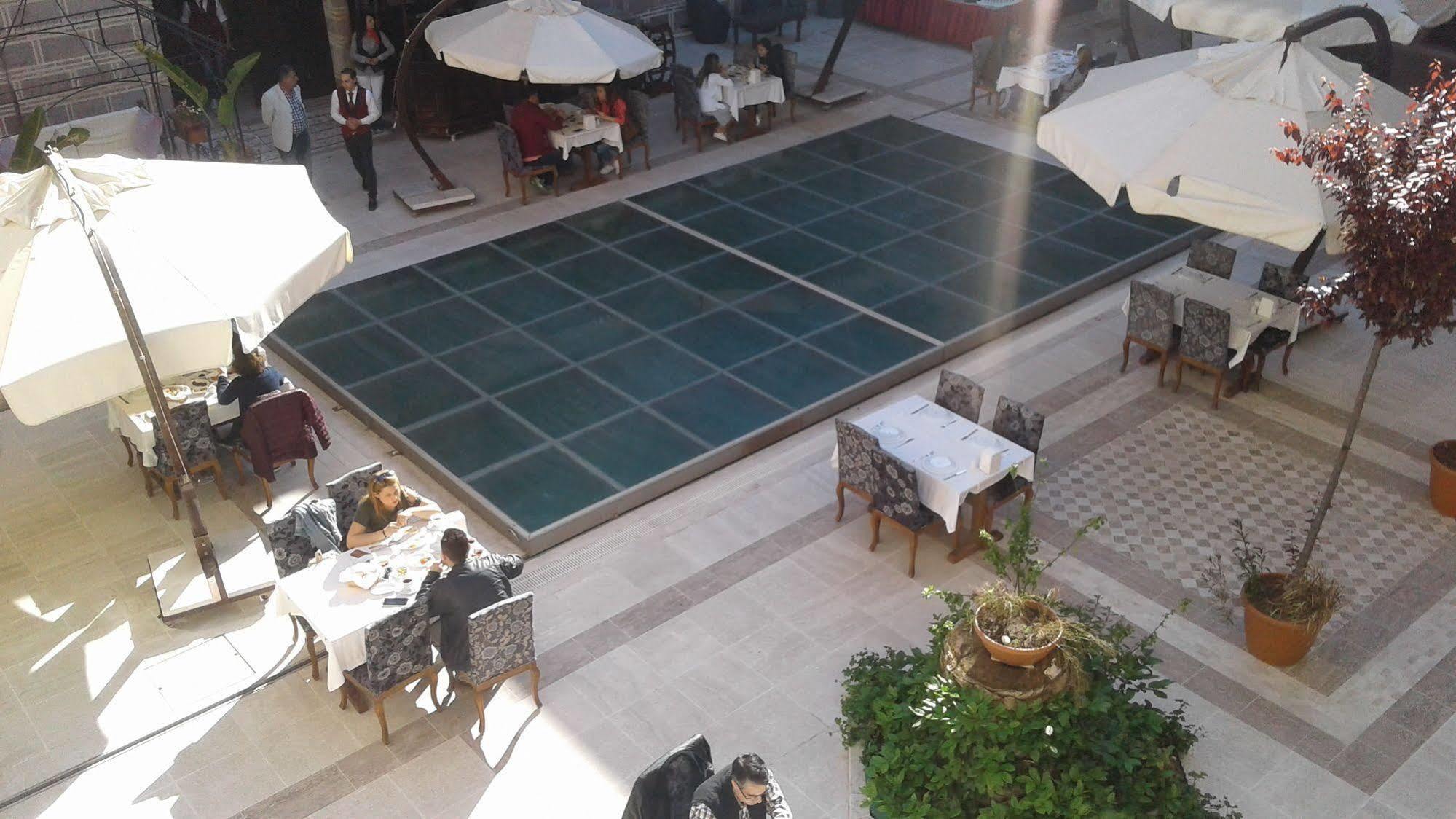 Cesme Kanuni Kervansaray Historical Hotel Buitenkant foto