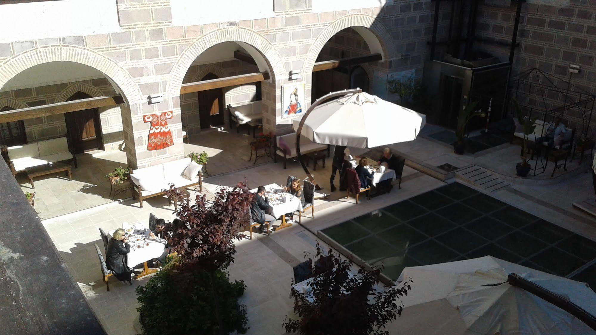 Cesme Kanuni Kervansaray Historical Hotel Buitenkant foto